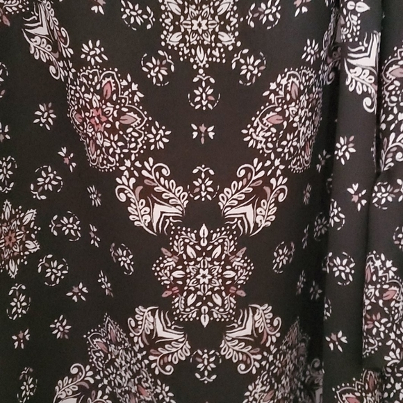 Torrid cold shoulder top - Picture 4 of 4